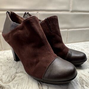 Aerosoles brown suede booties 5.5